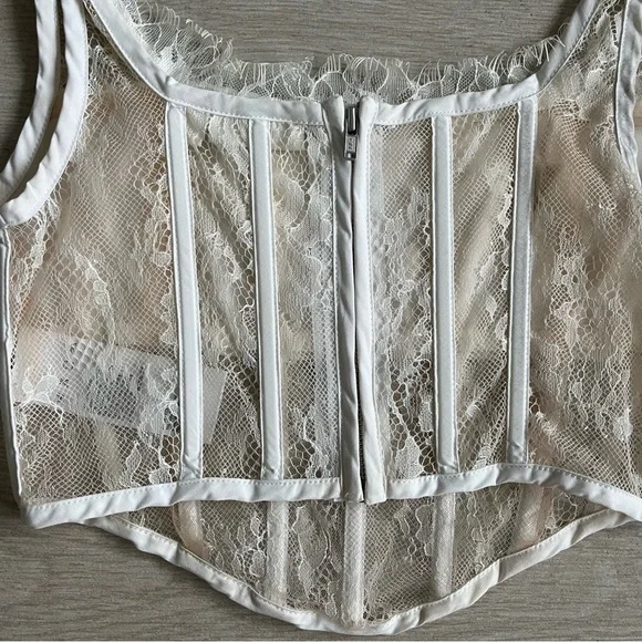 STEELE brand white lace corset bustier. Size XS. Worn once. Perfect Condition. W - Picture 5 of 6